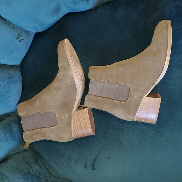 GAP Heeled Boots - Picture 4 of 7